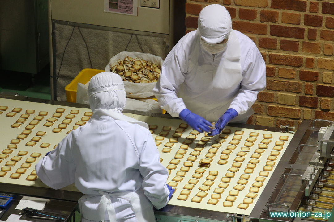 北海道にある白い恋人パークの工場見学「クッキー製造工程」３
