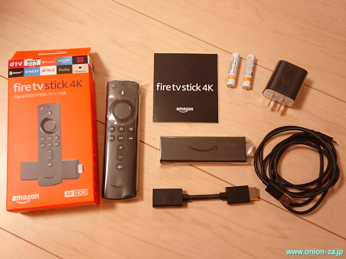Fire TV Stick 4Kの同梱内容。USB型ACアダプターやケーブル、リモコン用電池も揃っていてすぐに使える