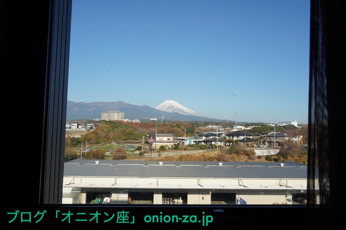 ルートイン長泉沼津インターチェンジ第1の客室から見える富士山