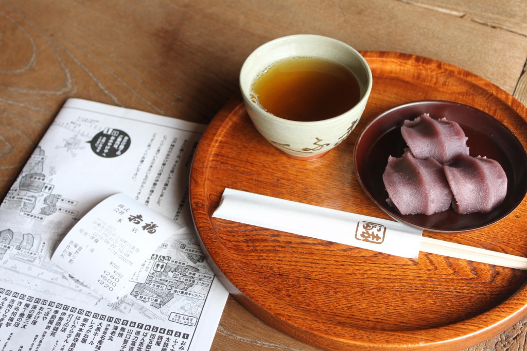 伊勢神宮の赤福本店で食事