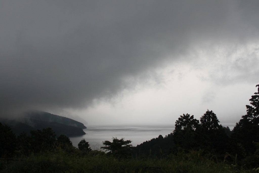 バイク一人旅も雨にたたられる