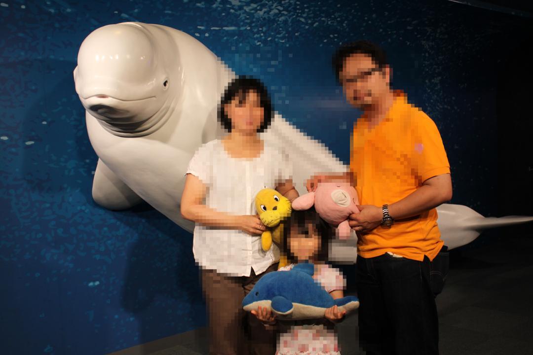 横浜八景島シーパラダイスの水族館アクアミュージアムで記念撮影