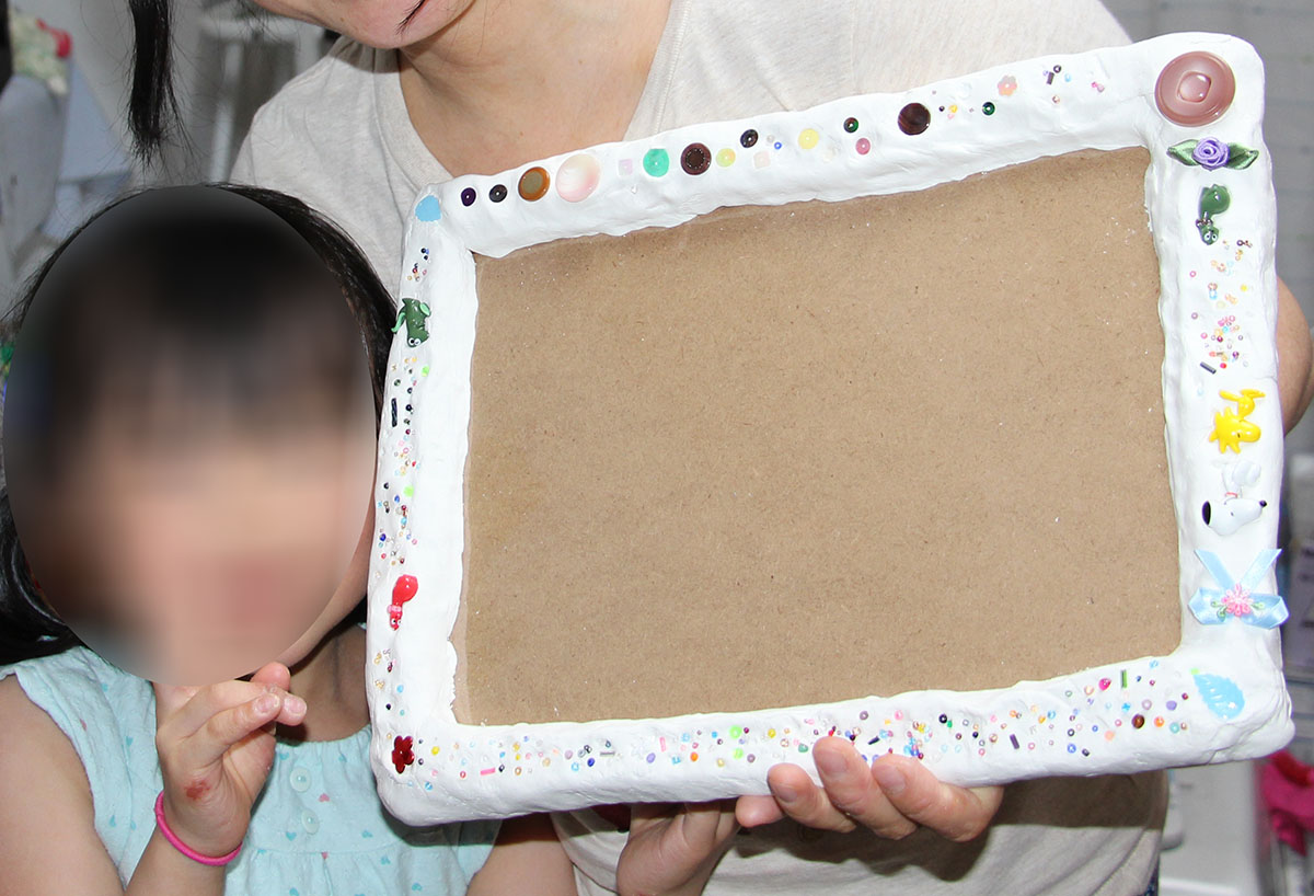 小さい子どもでも作れる 手作りプレゼント ハンドメイド風写真立て を作ってみた パパママ世代応援ブログ オニオン座