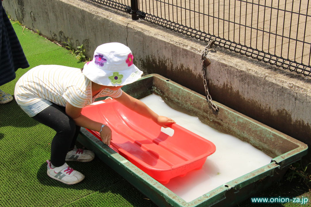 小金井公園ソリゲレンデは水で濡らす