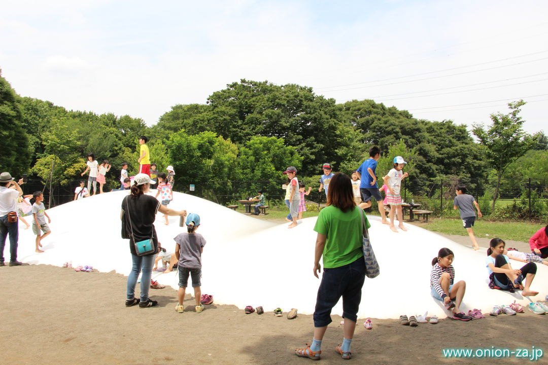 小金井公園のトランポリンふわふわドーム