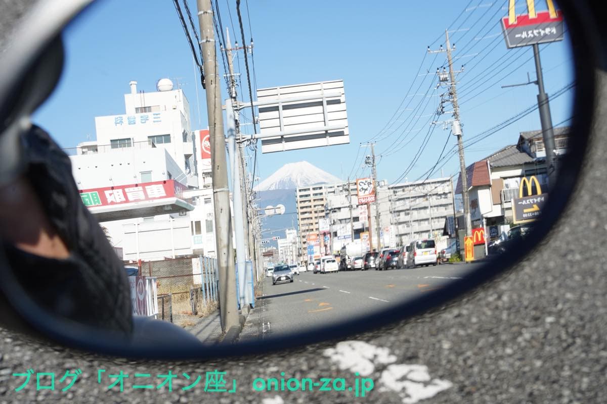 路肩で写真を撮るときは、法令を守って注意して行いましょう