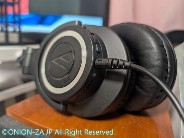 ATH-M50xBT2はワイヤレスだけでなく有線ケーブルでも使用できるのが地味にガチ便利