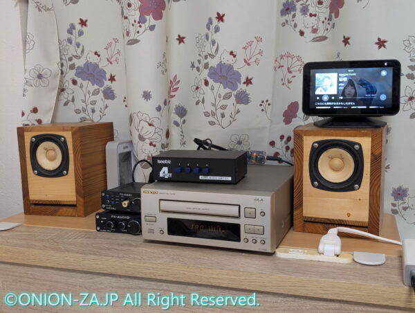 さらに調子にのり、CDプレイヤーも載せてみた。小型コンポなら余裕で載せられる。