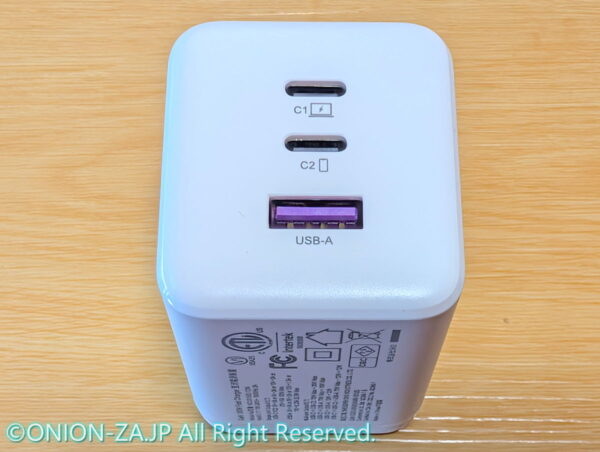 USB-Cが2つ、USB-Aが1つという、使いやすい構成がありがたい。